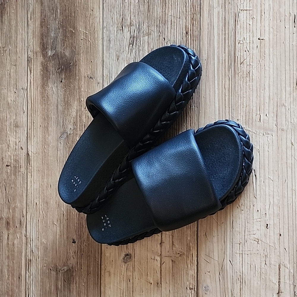 A New Day Sandles